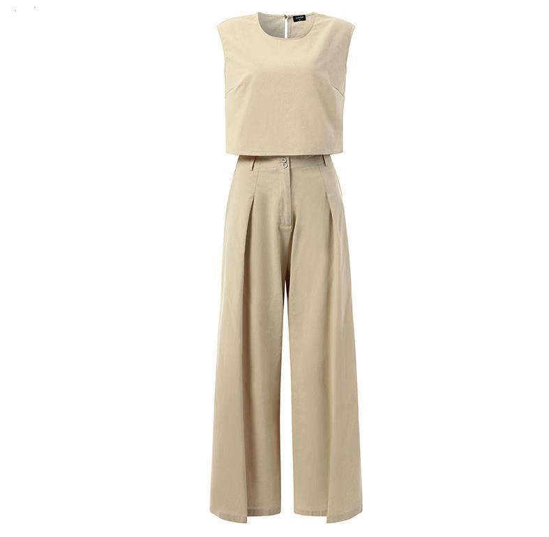 Elegant Summer Set with Sleeveless Top and Loose Trousers