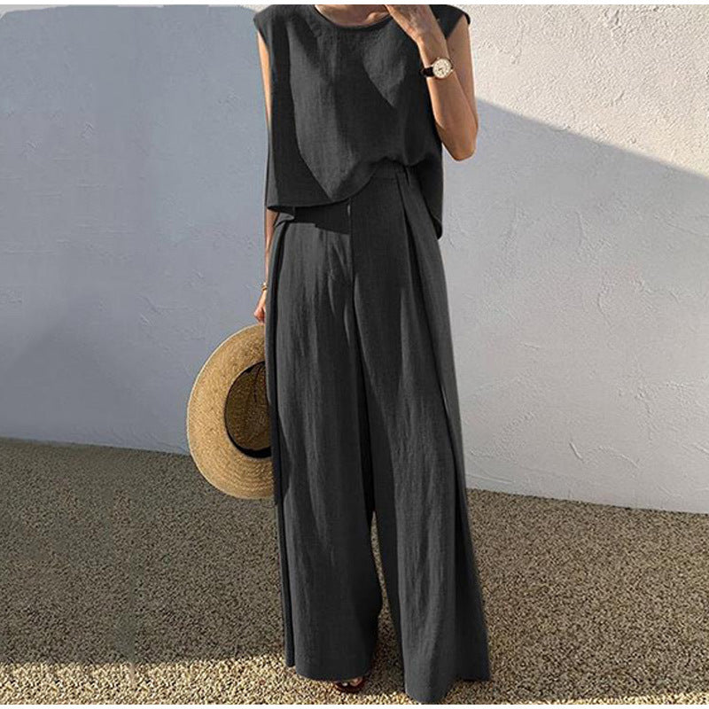 Elegant Summer Set with Sleeveless Top and Loose Trousers